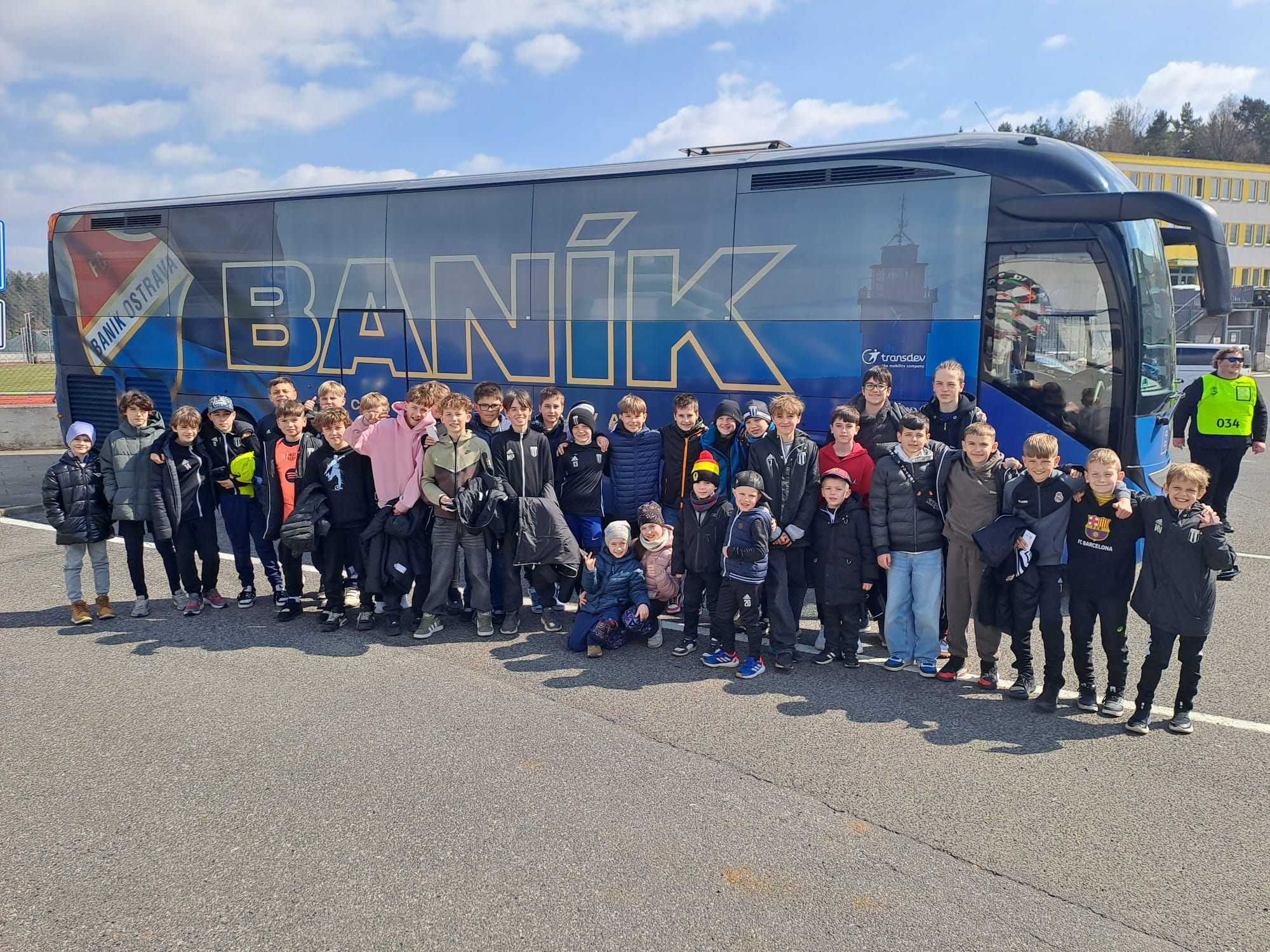 Mládež SK Bášť na ligovém utkání FK Jablonec – FC Baník Ostrava